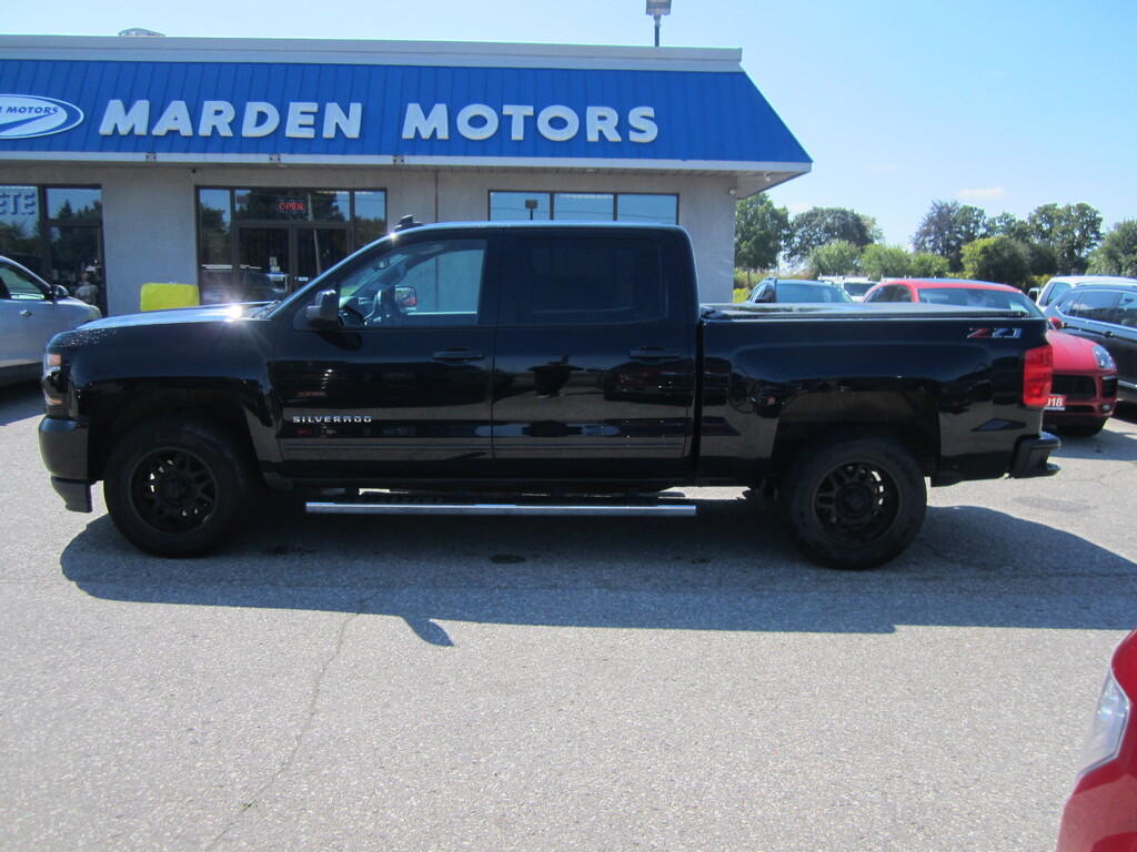 2018 Chevrolet Silverado 1500 2LT Crew Cab photo 3