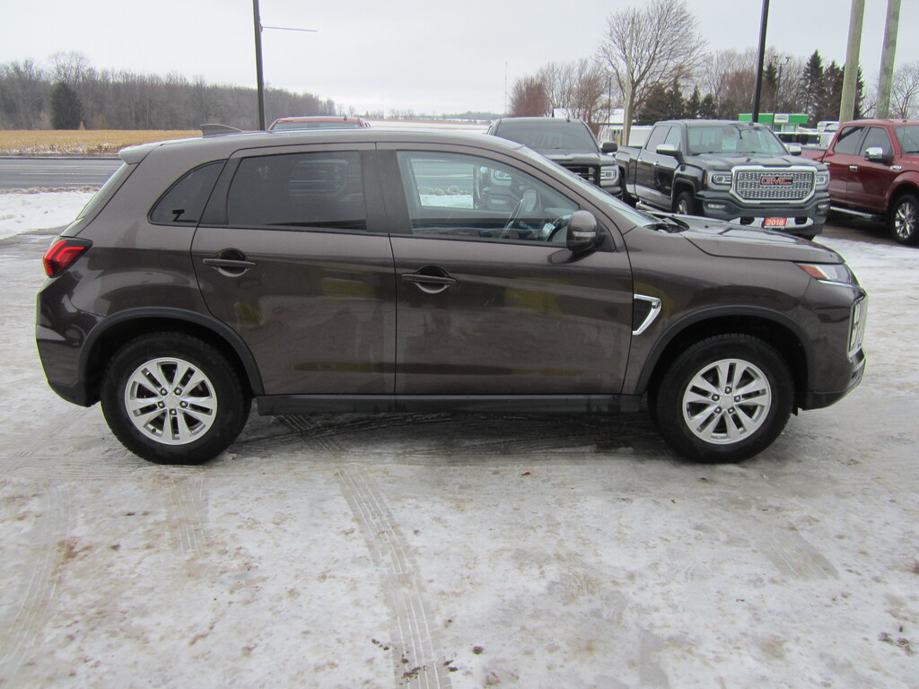 2021 Mitsubishi RVR SE AWC photo 5