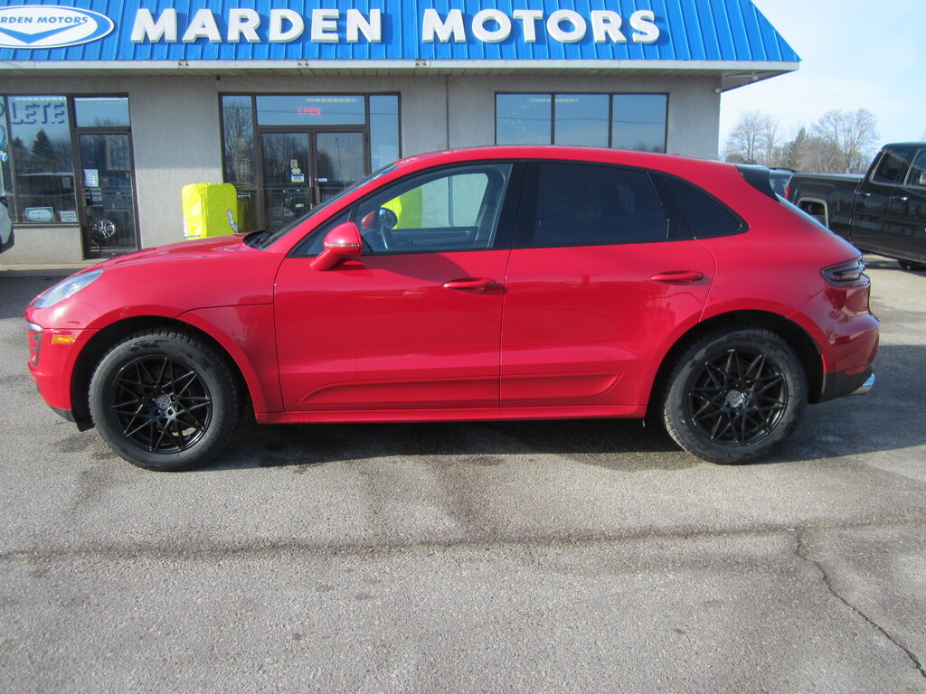 2018 Porsche Macan Sport Edition photo 3