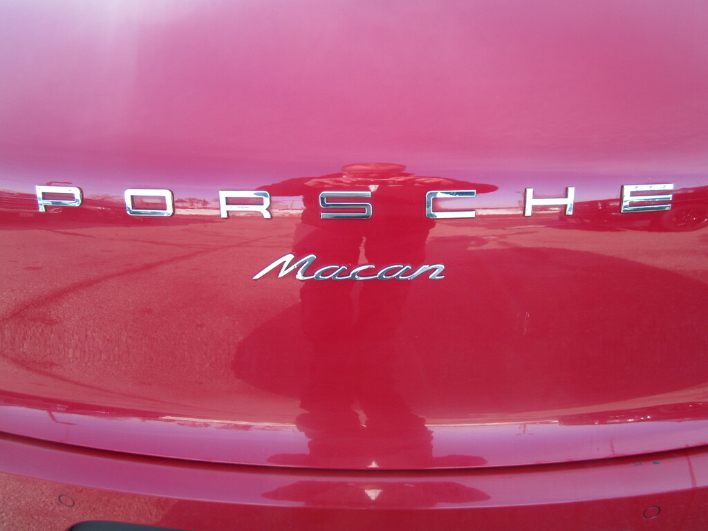 2018 Porsche Macan Sport Edition photo 4