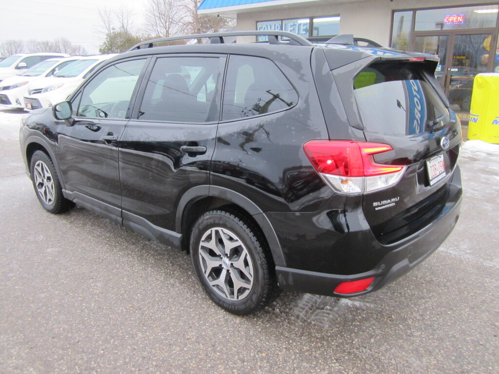 2023 Subaru Forester Touring CVT photo 3