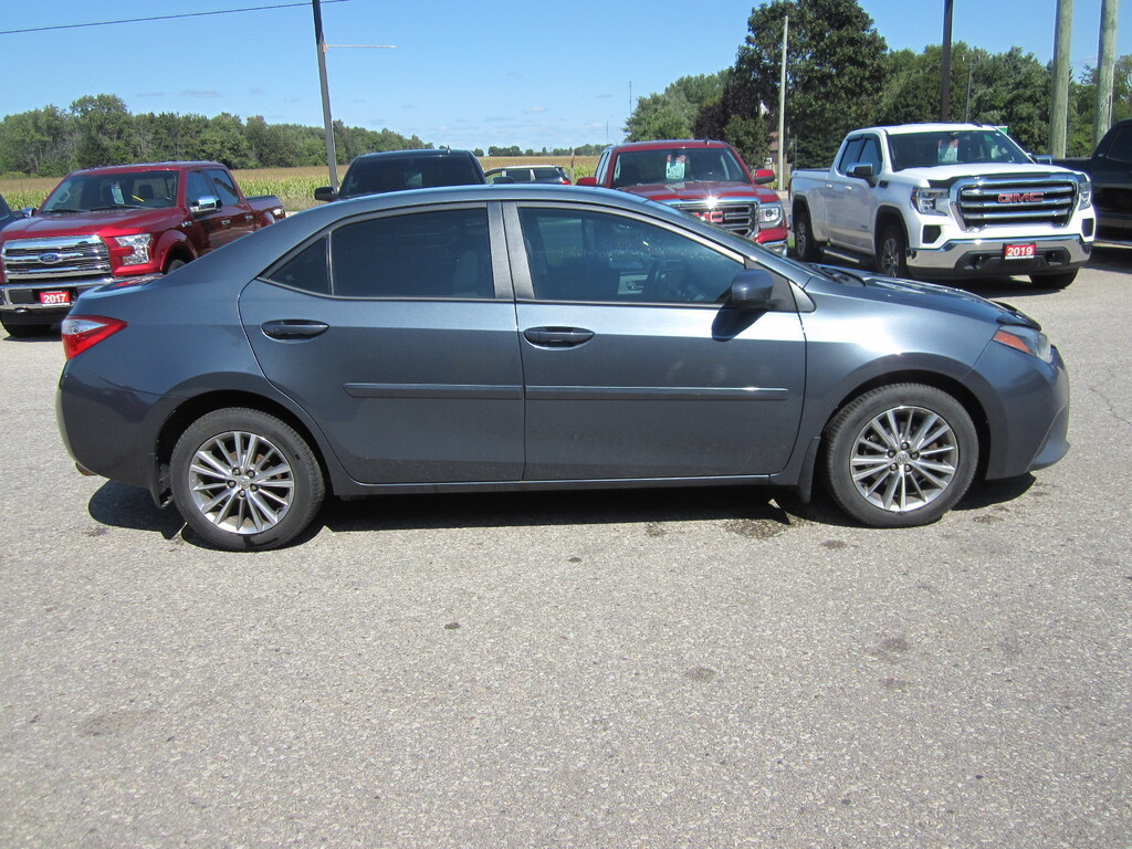 2014 Toyota Corolla LE photo 5