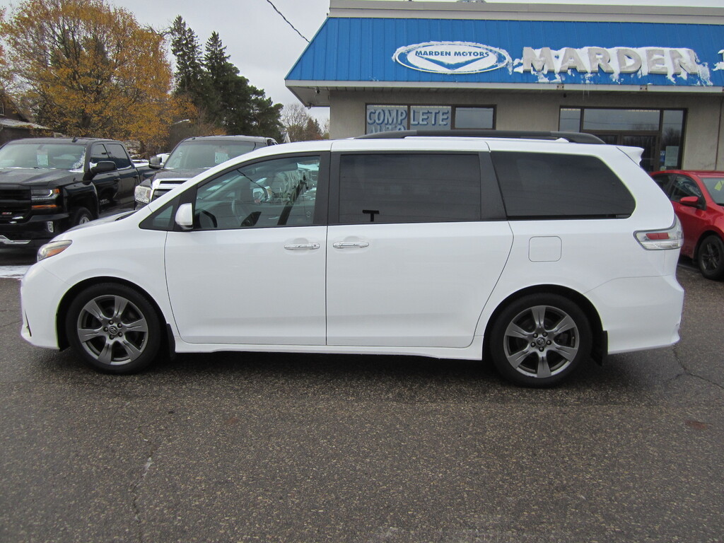 2018 Toyota Sienna SE 8-Passenger photo 3