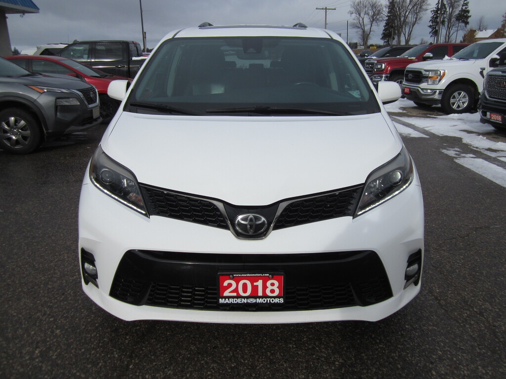 2018 Toyota Sienna SE 8-Passenger photo 4